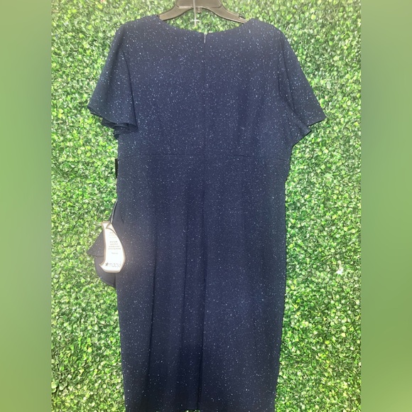 🌟New Plus Size Short Sleeve Surplice V-Neck Sheath Dress - Picture 4 of 4